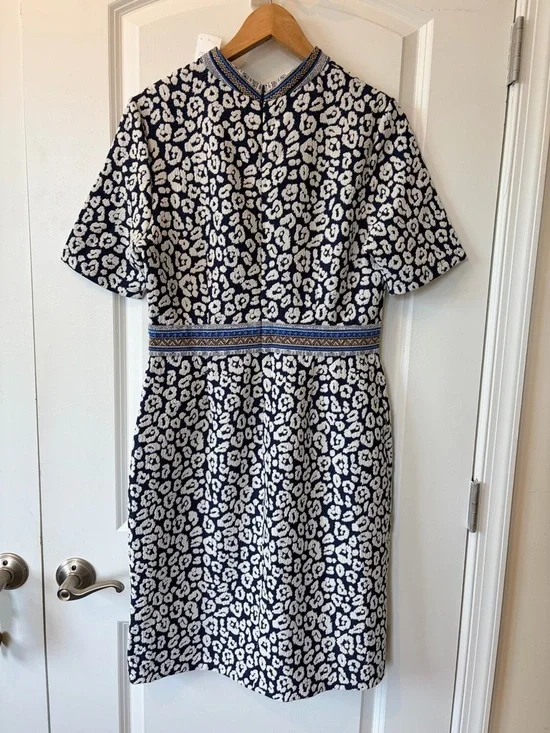 J McLaughlin Classic Navy and White Floral Sheath Dress geo cheetah size 10 NEW - Picture 3 of 9